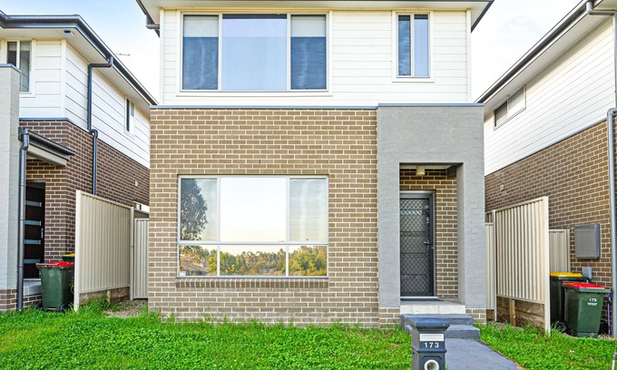 Bardia Casa | Quiet & Convenient Adorable Modern 4 Br House