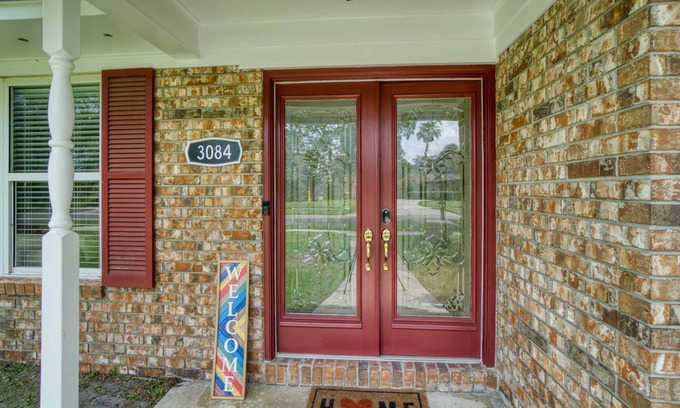 Southside Casa | Quiet Convenient pool home, centrally located