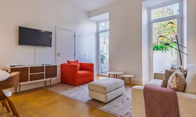 Santa Engracia Apartamento | Quiet & Cool Apartment w/ Garden by LovelyStay