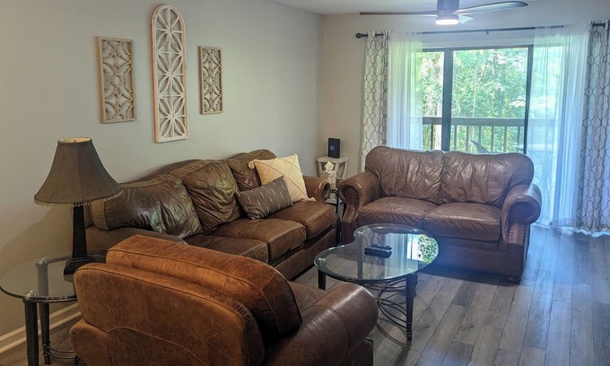 Columbia Condominio | Cozy, remodeled condo on the Saluda River near downtown Columbia and the Zoo