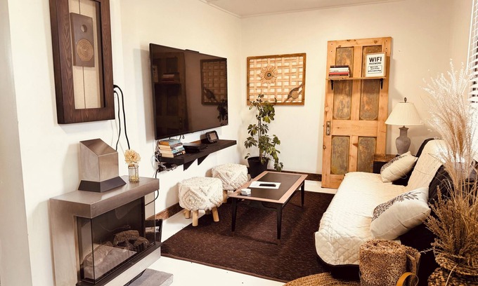 Delhi Cabaña | Quiet Cottage Near Turkey Point and Port Dover