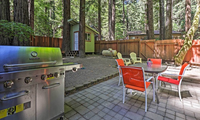 Rio Nido Cabaña | Tranquilo Guerneville Cottage w / Redwood Forest Views!