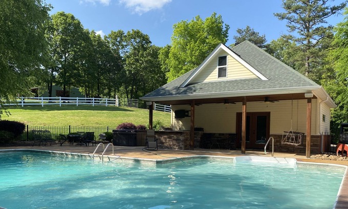 Oxford Casa | Quiet Cottage with Hot Tub