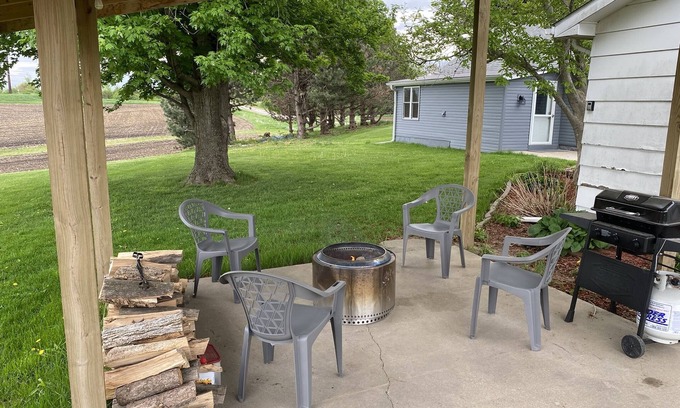 Tracy Cabaña | Quiet Country Cottage 5 Minutes from Town!
