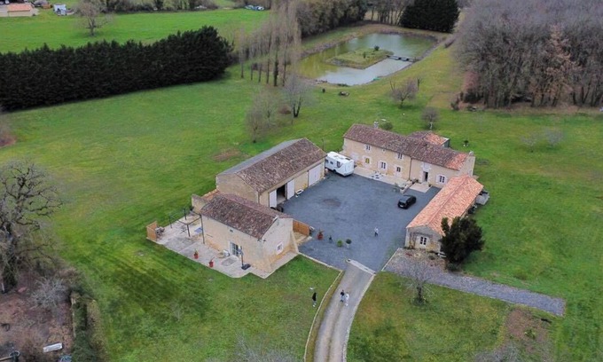 Lavoux Casa | Quiet country cottage with small fishing pond