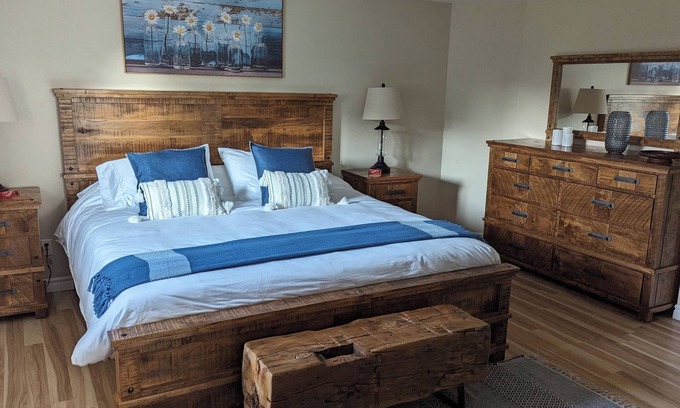 Georgina Apartamento | Quiet Country Escape Close To Many Beaches Parks Golf Courses a cyclist favorite