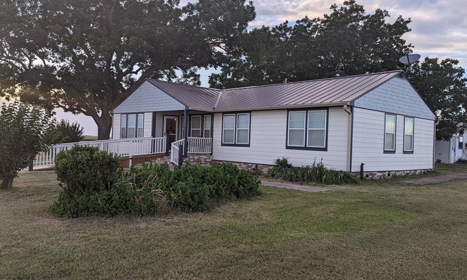 Taylor Casa | Quiet Country Home Min from Taylor and Hutto