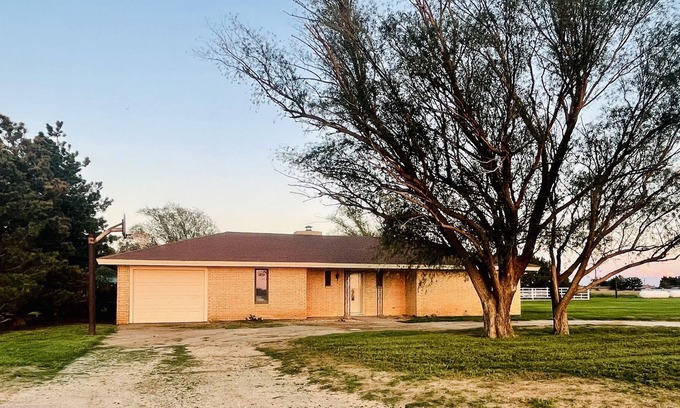 Fieldton Otro | Quiet country home