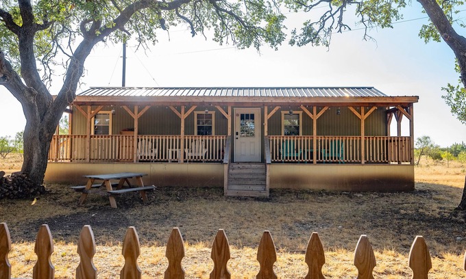 Lampasas Cabina | Quiet Country Rustic Cabin