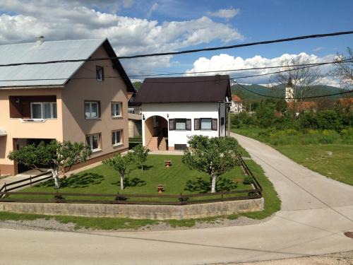 Lovinac Casa | Quiet country side cottage near nature park Velebit