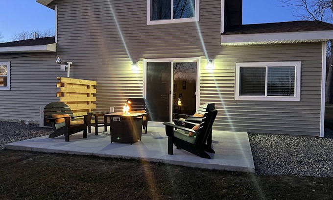 Fennville Casa | Quiet Country Views close to Everything West Michigan