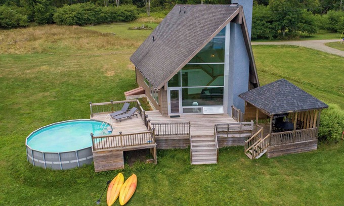 Bradford Cabina | Quiet Cove on Wood Road!
