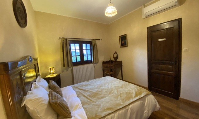 Sainte-Marie-dʼAlloix Cama Y Desayuno | Quiet, cozy Ravel room with TV and air conditioning