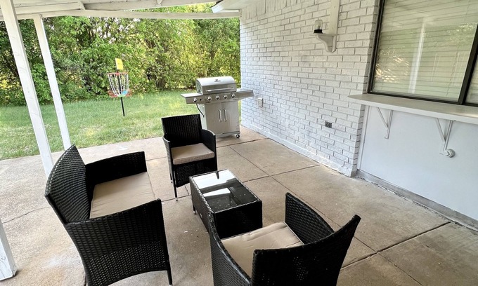 Bedford Casa | Quiet, cozy 4 bedroom home, high speed internet