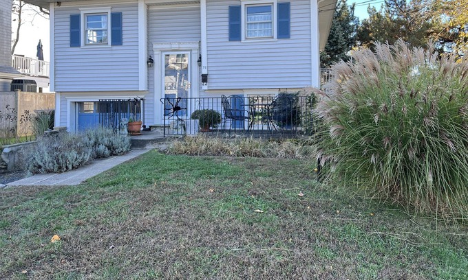 Fairfield Cabaña | Quiet, Cozy, Coastal Beach Cottage, adjacent to Jennings Beach!