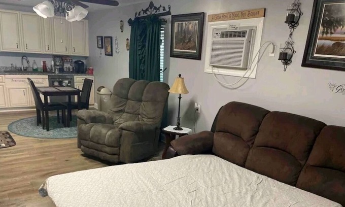 Moncks Corner Apartamento | Quiet, cozy guest house!