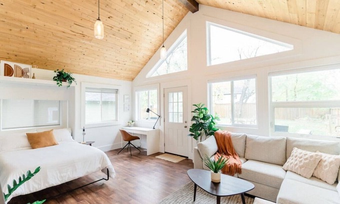 Winnipeg Casa | *Quiet Cozy Home | Large Yard | 3 min to Downtown*