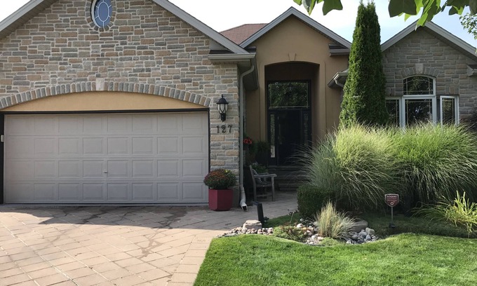London Casa | Quiet Cozy Luxury Riverview with Hot Tub