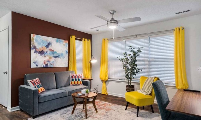 Meadowbrook Apartamento | Quiet & Cozy Neighborhood | Comfy King Bed