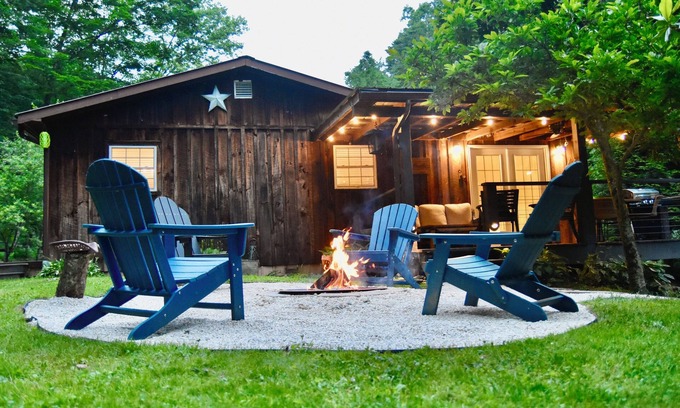Denniston Cabina | Quiet Creek Cabin: Cozy Retreat with Hot Tub in the heart of Daniel Boone Forest