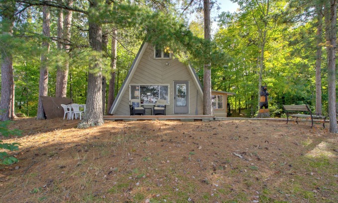 Deer River Cabina | Quiet Deer River Cabin w/ Dock + Lake View!
