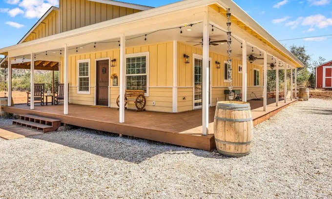 Hidden Valley Lake Cabaña | Quiet dog-friendly cottage with private acreage