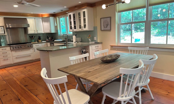 Edgartown Casa | Quiet Edgartown vacation home - 10 minutes from door to beach chair!