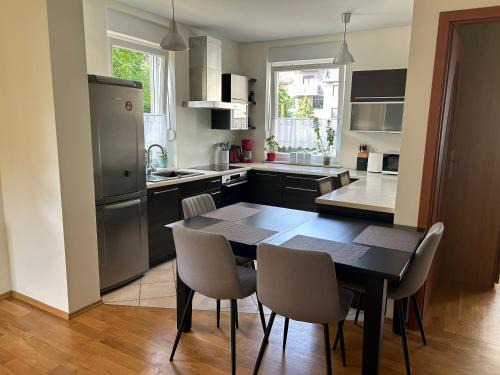 Fabryczna Apartamento | Quiet enclave near the airport