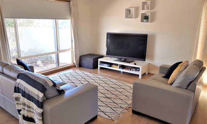 District Council of the Copper Coast Casa | Quiet, family-friendly house, 500m from the beach, great for kids, free WiFi