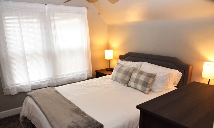 Burlington Casa | Quiet Family-Friendly 2 bedroom One Bathroom