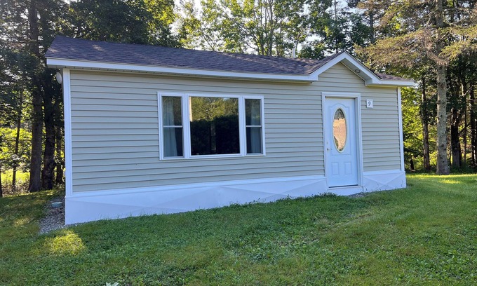 Deer Isle Cabaña | Quiet, family friendly cottage