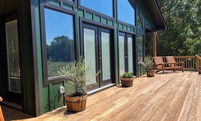 Athens Cabina | Quiet farm cabin located minutes from downtown Athens!