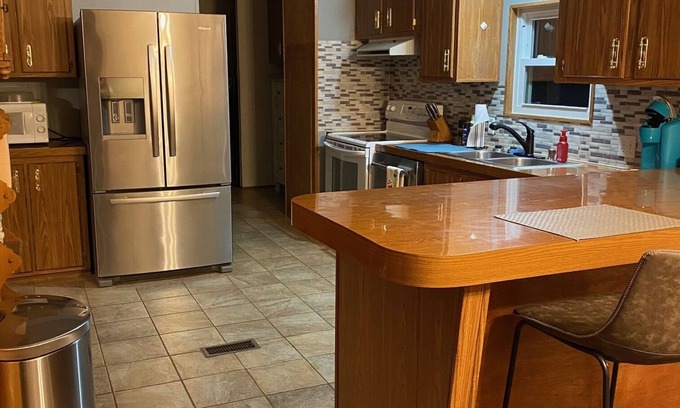 Parks Otro | Quiet Farmhouse on 30 acres.