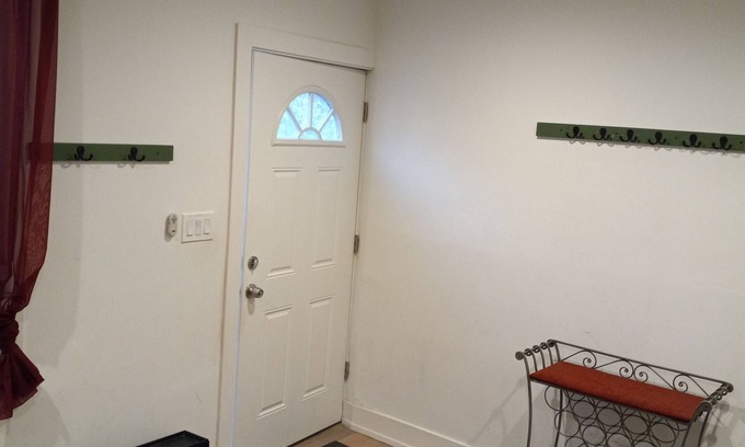 South Philadelphia Casa | Quiet Garden House off Washington