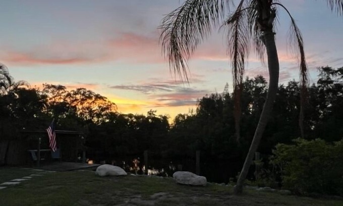 Ruskin Casa | Quiet Getaway on the water with your own private dock. Close to Little Harbor