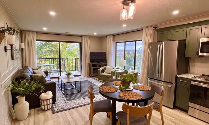 Acme Condominio | Quiet Grand Traverse Resort Condo I Great views, Full kitchen and Washer/Dryer