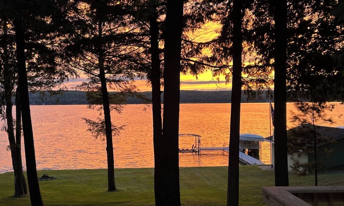 Hubbard Lake Cabaña | Quiet Hallmark Movie Cottage on Hubbard Lake for couples or families.