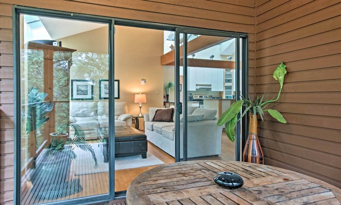 Tuwanek Cabaña | Pasos silenciosos y escondidos de la casa de Creekside a la entrada de Sechelt