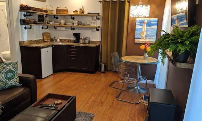 North Saanich Casa | Escondite tranquilo cerca de Sidney, BC con cama king, cocina y baño privado