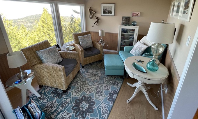 Mayne Island Cabaña | Quiet hilltop first getaway with an amazing mountain and ocean view.