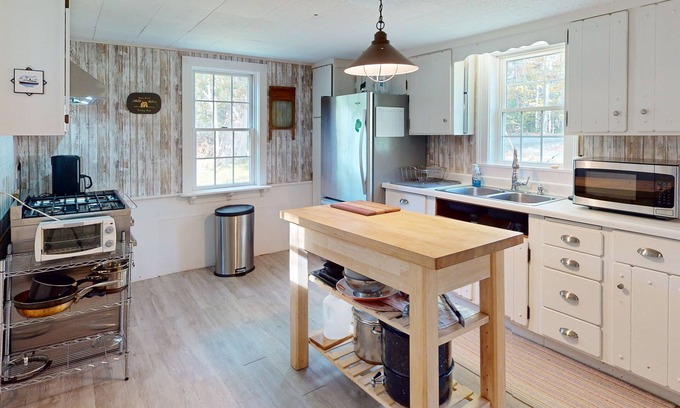 Mount Desert Cabaña | Quiet home with great yard & firepit - minutes to Long Pond & Acadia