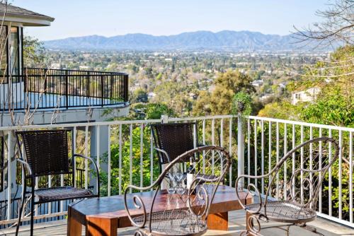 Studio City Casa | Quiet Home with Spectacular Scenic Mountain Views near Universal Studios Hollywood