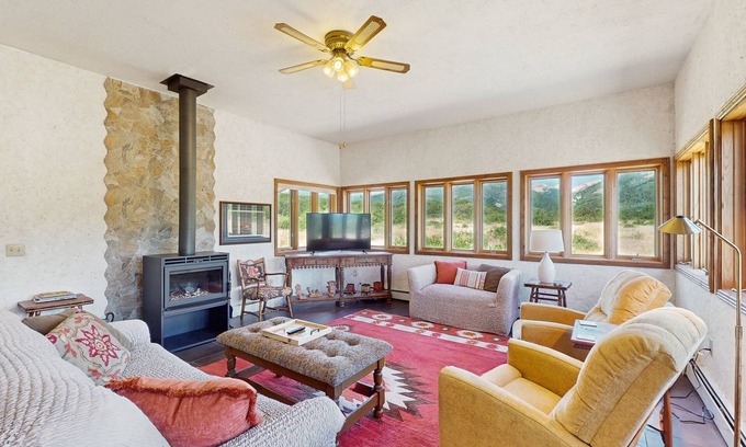 Durango Casa | Quiet home with stunning mountain views, pool table, WiFi, W/D & great location