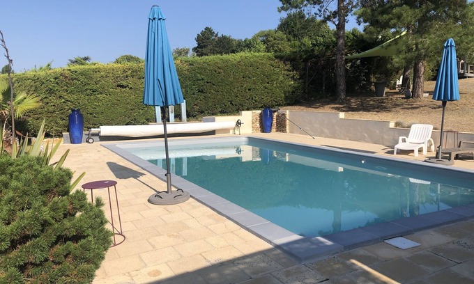 Villeneuve-sur-Lot Casa | QUIET HOUSE WITH VIEW OF VILLENEUVE AND SWIMMING POOL