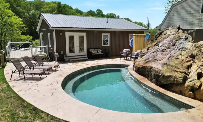 Cardiff Casa | Quiet house heated pool & waterfall open all year