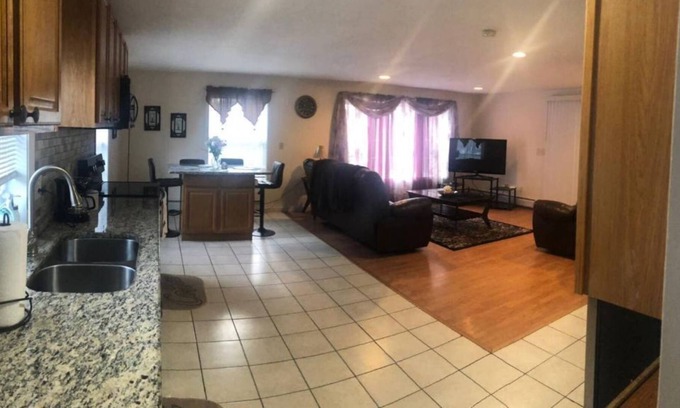 Londonderry Casa | Casa tranquila a minutos del aeropuerto y la autopista 93
