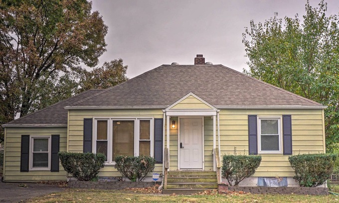 North Kansas City Casa | Quiet Kansas City Home ~6 Miles to Downtown!