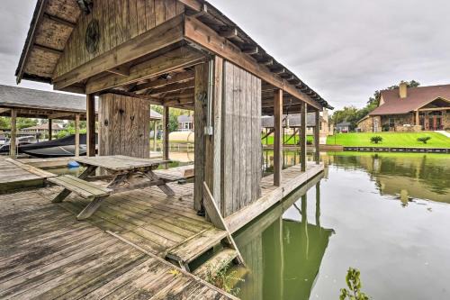 Willis Casa | Quiet Lake Conroe Townhome with Water-View Deck