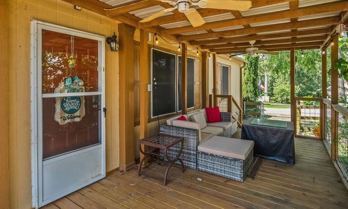 Pointblank Casa | Quiet Lake View Retreat
