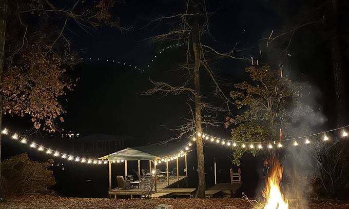 Negreet Cabaña | Quiet Lakefront Cottage